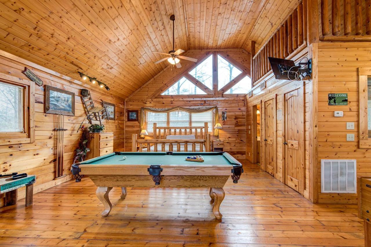 Secret Romance, 2 Bedrooms, Sleeps 8, Pool Table, Hot Tub, Arcade Gatlinburg Buitenkant foto