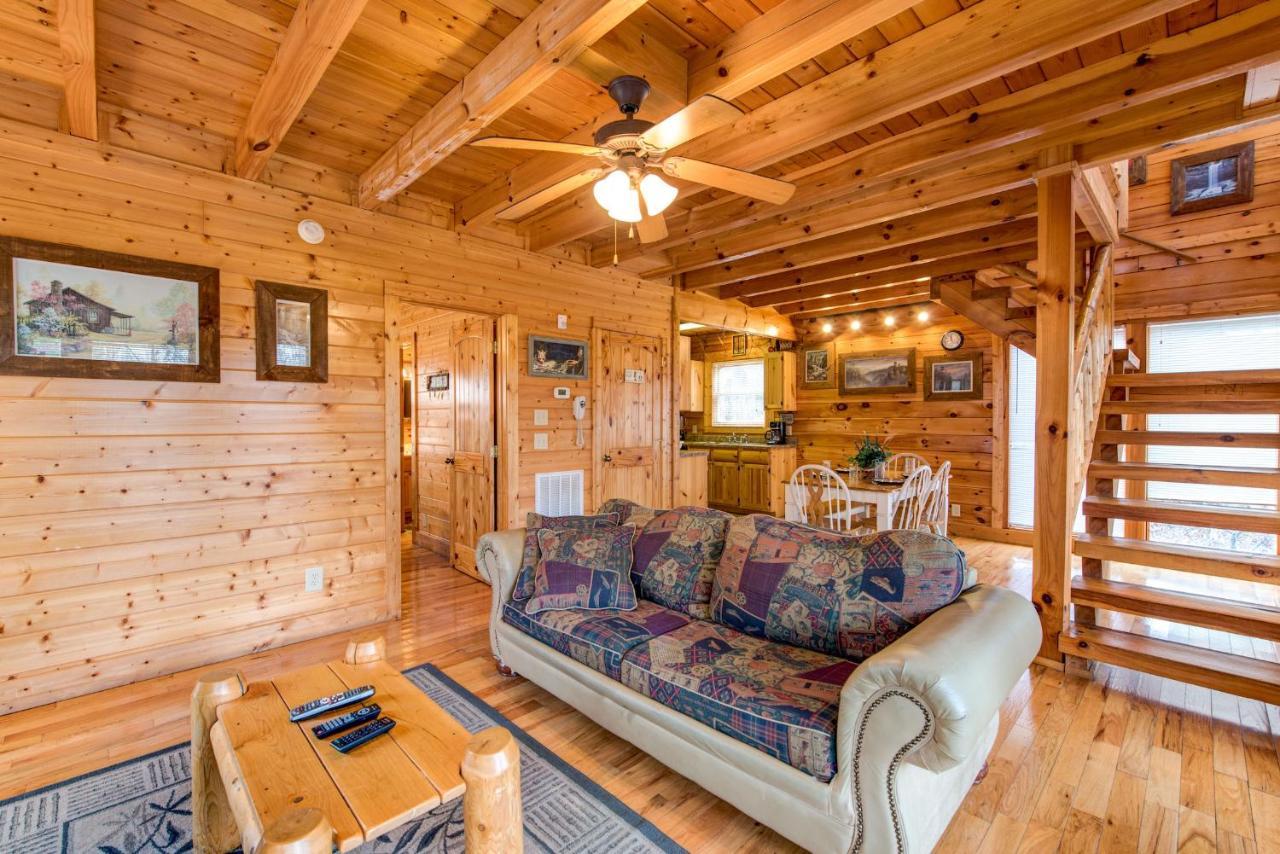 Secret Romance, 2 Bedrooms, Sleeps 8, Pool Table, Hot Tub, Arcade Gatlinburg Buitenkant foto
