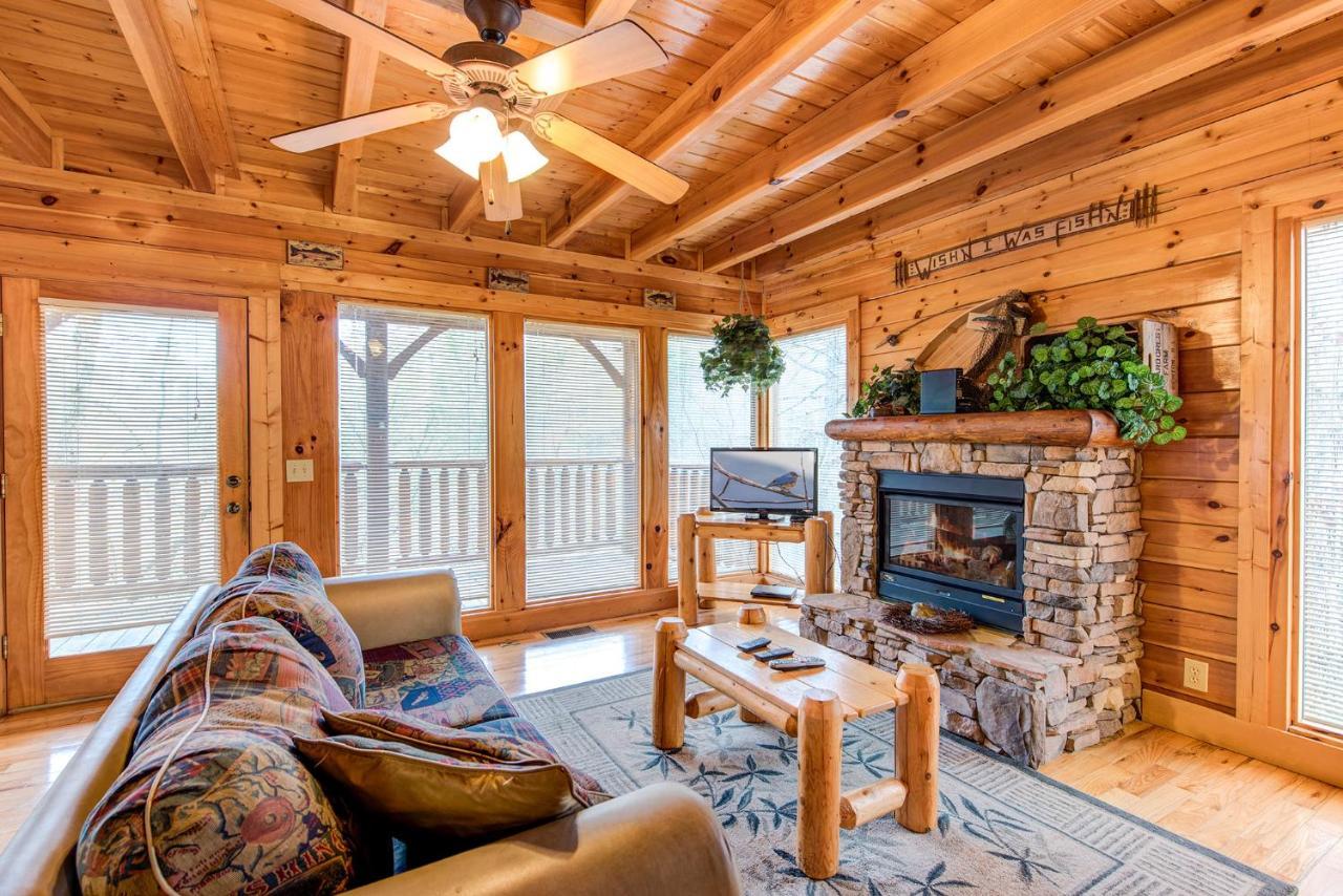 Secret Romance, 2 Bedrooms, Sleeps 8, Pool Table, Hot Tub, Arcade Gatlinburg Buitenkant foto