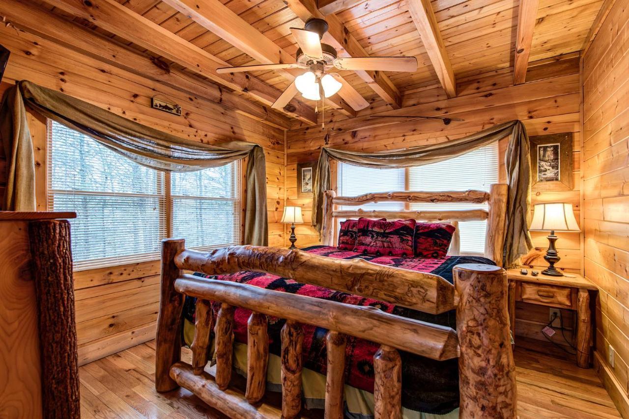 Secret Romance, 2 Bedrooms, Sleeps 8, Pool Table, Hot Tub, Arcade Gatlinburg Buitenkant foto