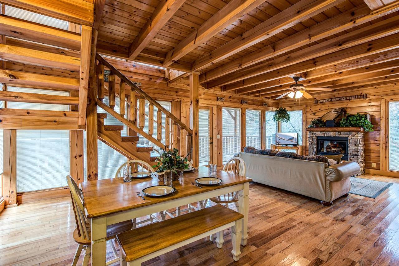 Secret Romance, 2 Bedrooms, Sleeps 8, Pool Table, Hot Tub, Arcade Gatlinburg Buitenkant foto