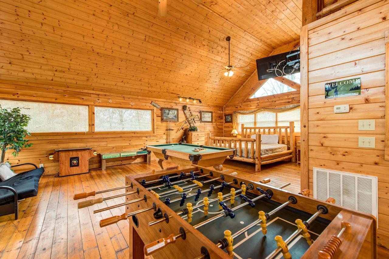 Secret Romance, 2 Bedrooms, Sleeps 8, Pool Table, Hot Tub, Arcade Gatlinburg Buitenkant foto