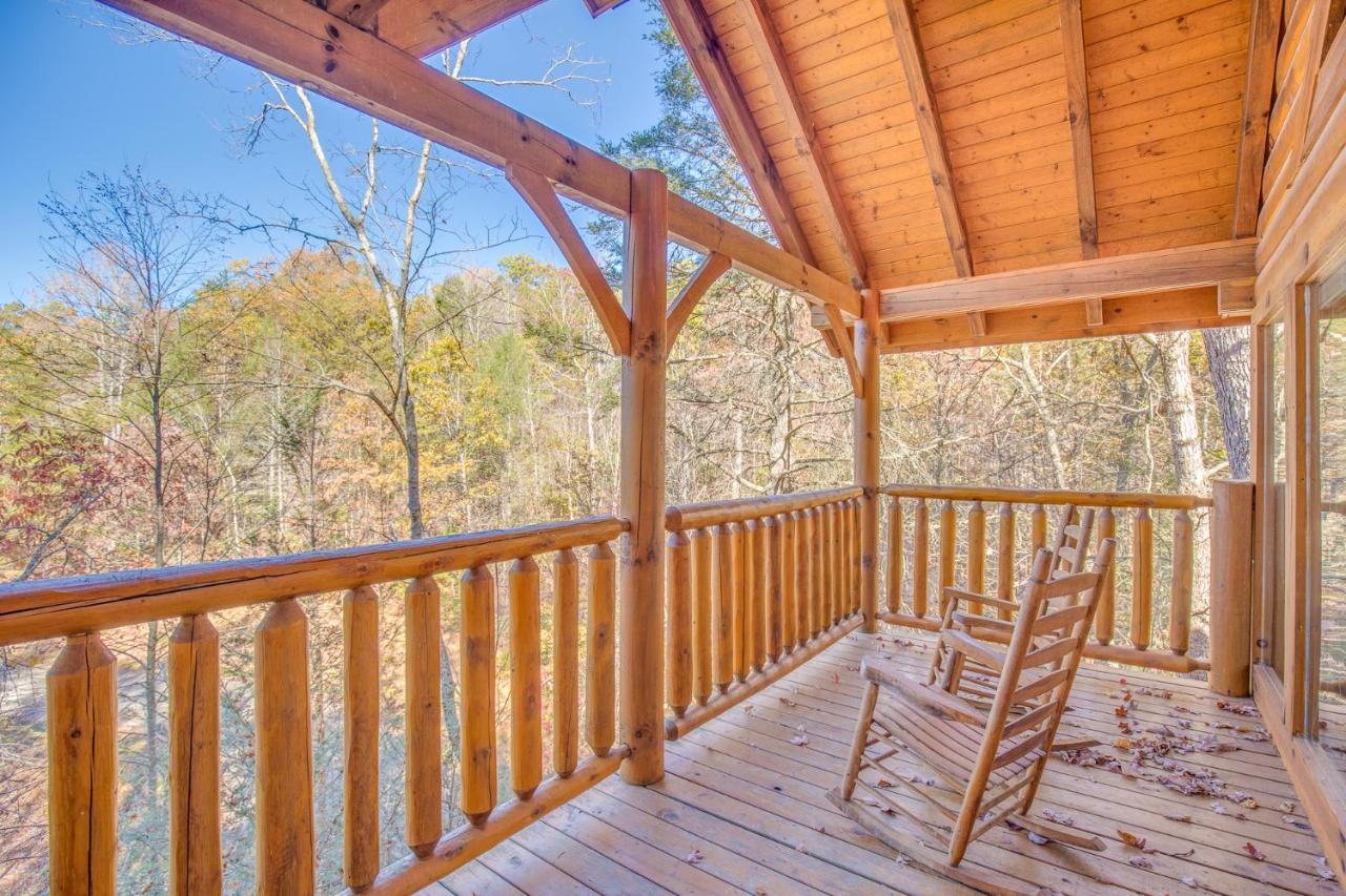 Secret Romance, 2 Bedrooms, Sleeps 8, Pool Table, Hot Tub, Arcade Gatlinburg Buitenkant foto